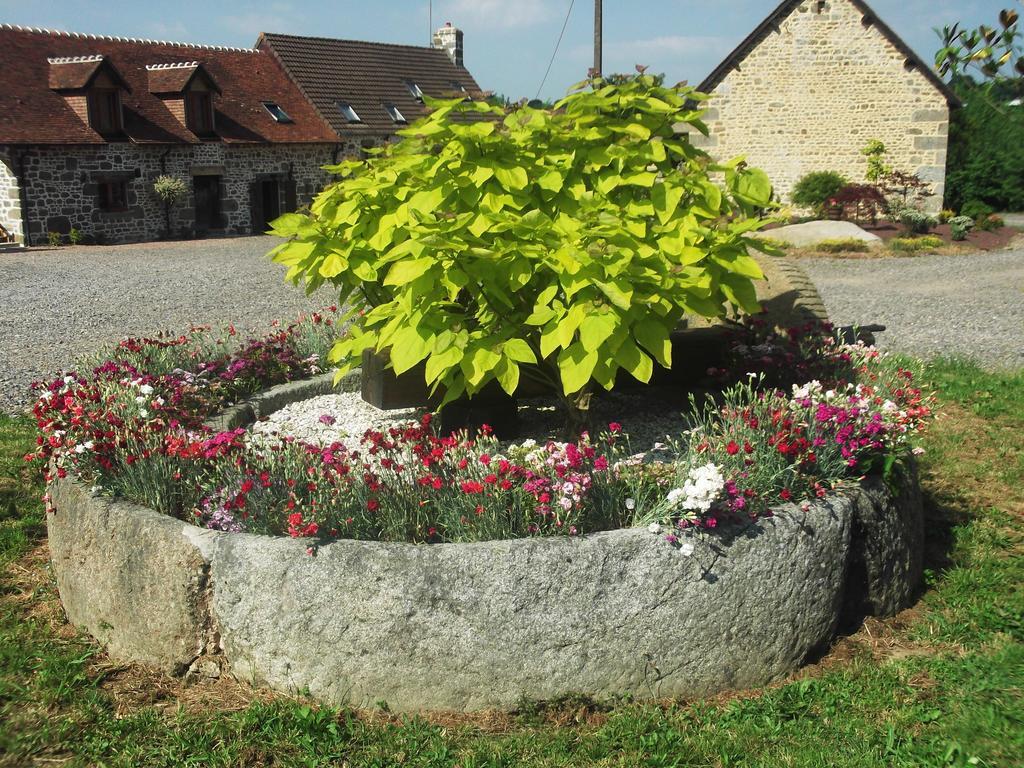 Ferme Cidricole Hugues Desfrieches Bed & Breakfast Sainte-Marguerite-de-Carrouges Room photo