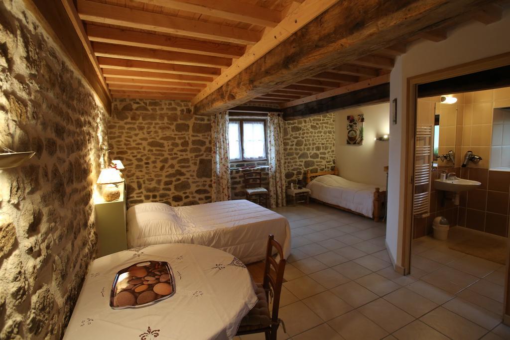 Ferme Cidricole Hugues Desfrieches Bed & Breakfast Sainte-Marguerite-de-Carrouges Room photo