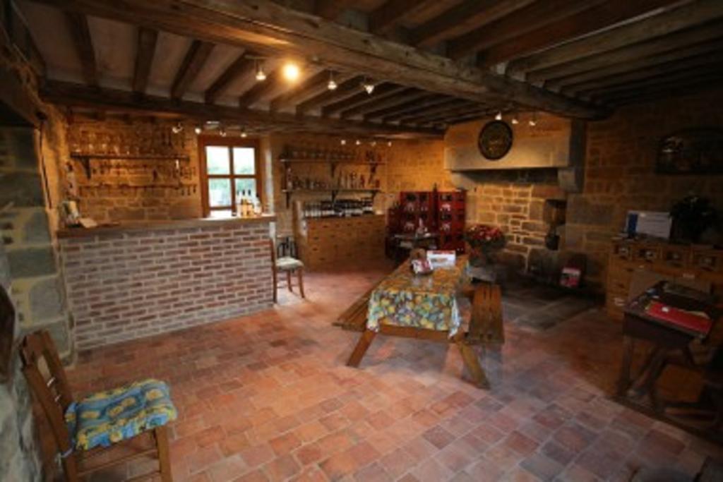 Ferme Cidricole Hugues Desfrieches Bed & Breakfast Sainte-Marguerite-de-Carrouges Exterior photo